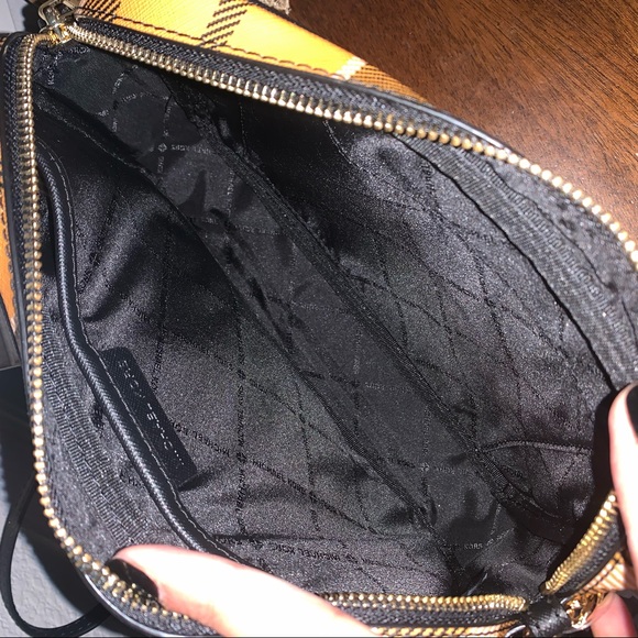 Last one ☝️ New MK Jet set crossbody 🍁 plaid - Picture 3 of 6